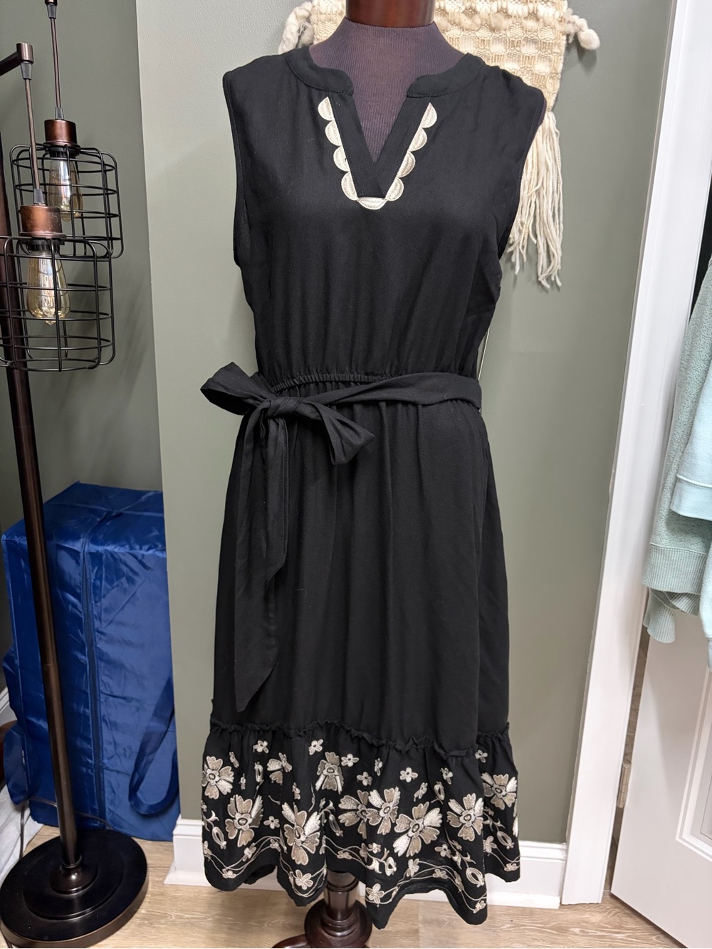 Cactus + Pearl Women’s Black Linen Sleeveless Embroidered Belted Dress NWT